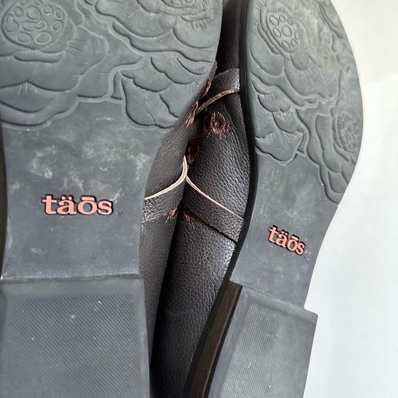 Taos Floral Embroidered Mary Jane Shoes In Dark Brown - Picture 5 of 7